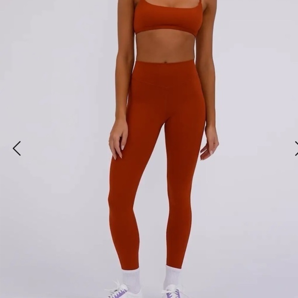 We Wore What V-SHAPE LEGGINGS color- Rust